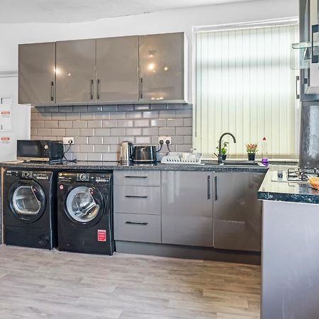 Rochdale 3 Bedroom House 2 Bath With Free Parking Sleeps 7 Kültér fotó