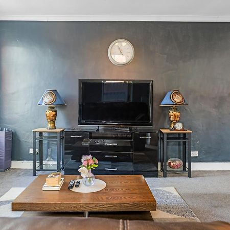 Rochdale 3 Bedroom House 2 Bath With Free Parking Sleeps 7 Kültér fotó