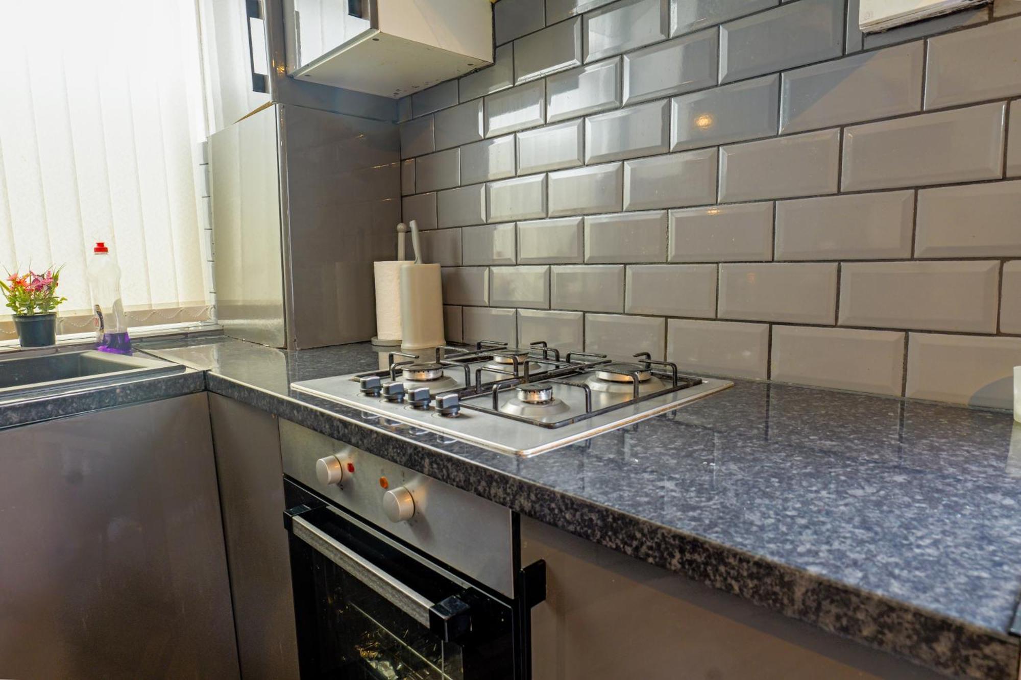 Rochdale 3 Bedroom House 2 Bath With Free Parking Sleeps 7 Kültér fotó