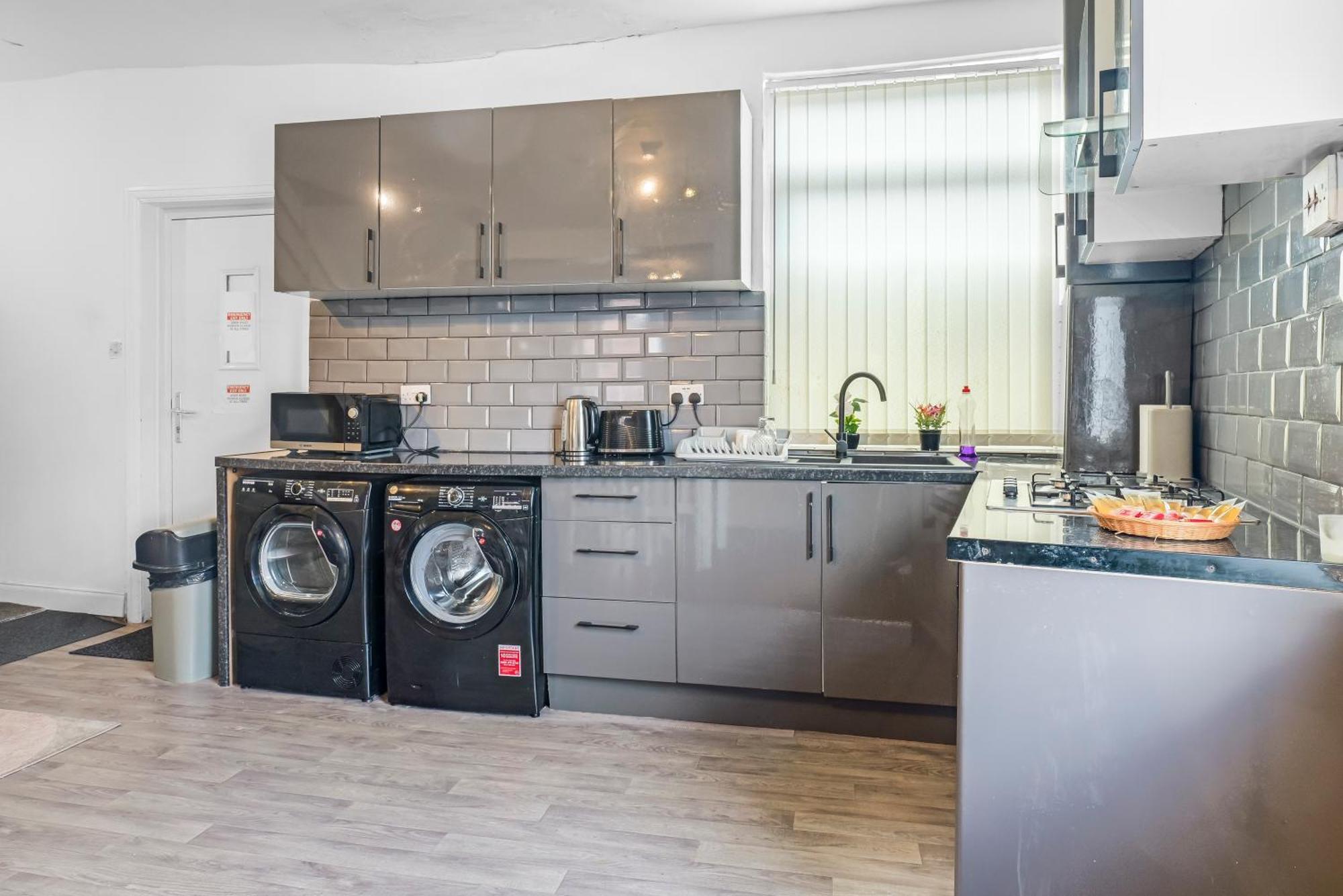 Rochdale 3 Bedroom House 2 Bath With Free Parking Sleeps 7 Kültér fotó