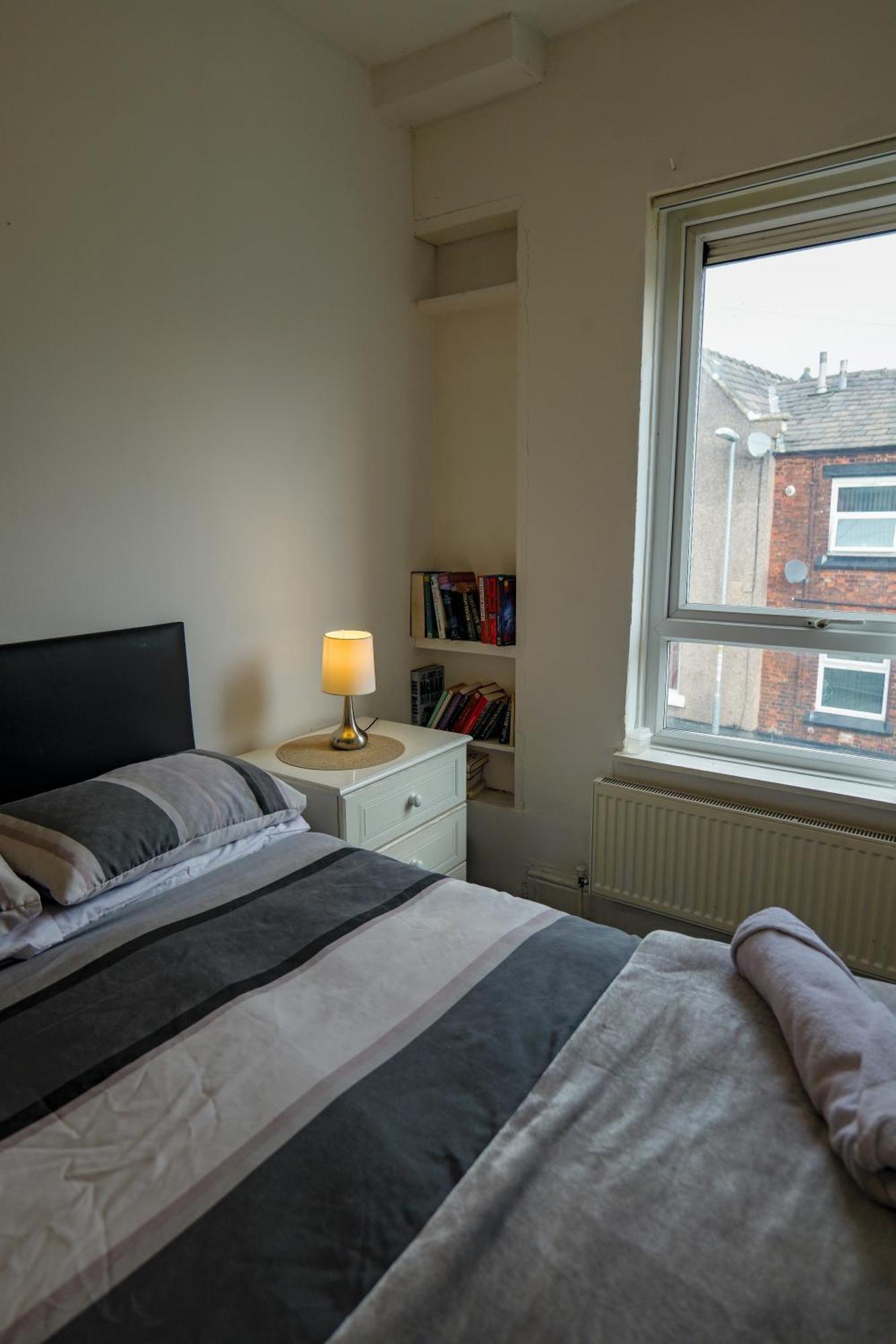 Rochdale 3 Bedroom House 2 Bath With Free Parking Sleeps 7 Kültér fotó