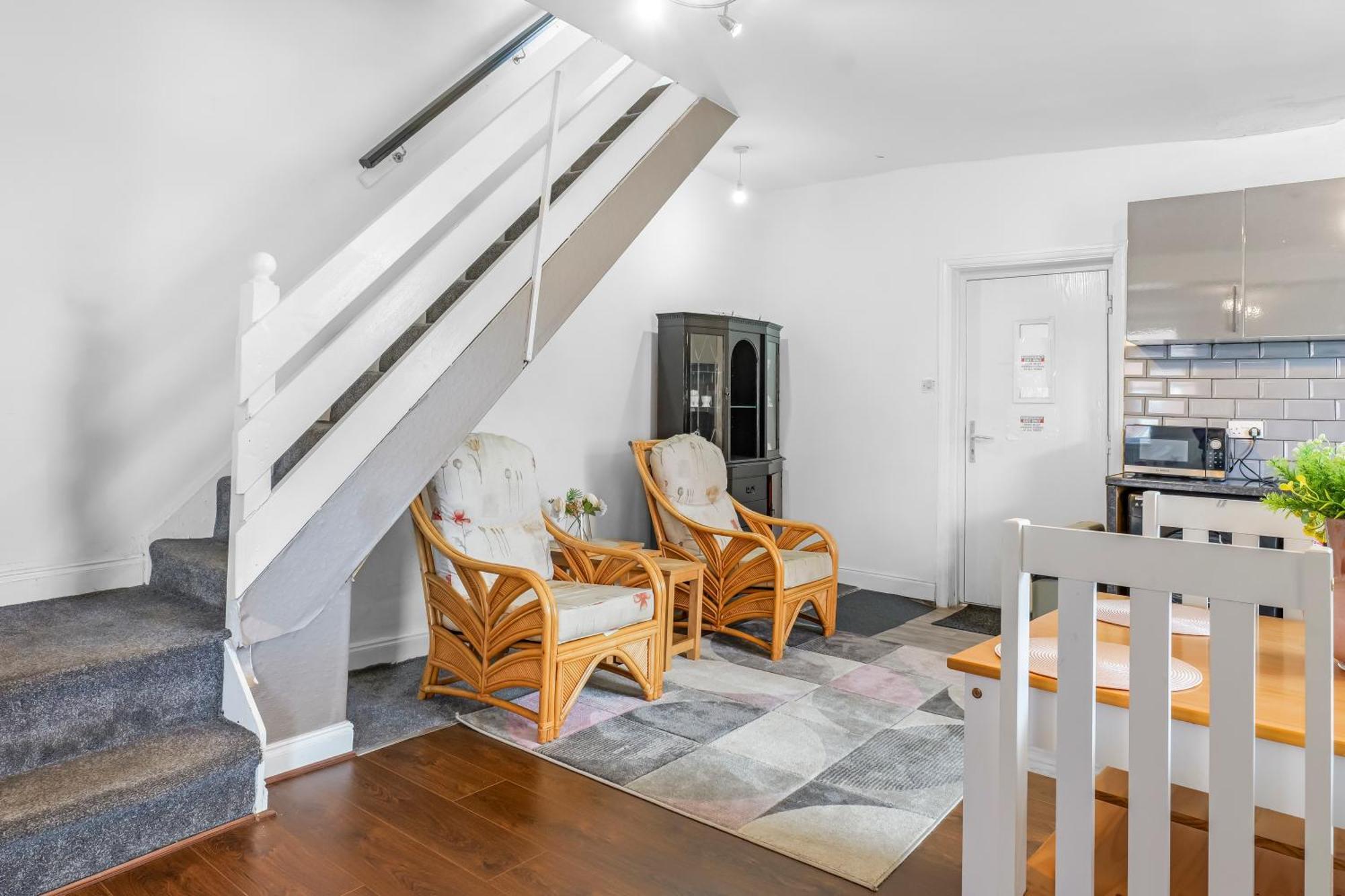 Rochdale 3 Bedroom House 2 Bath With Free Parking Sleeps 7 Kültér fotó