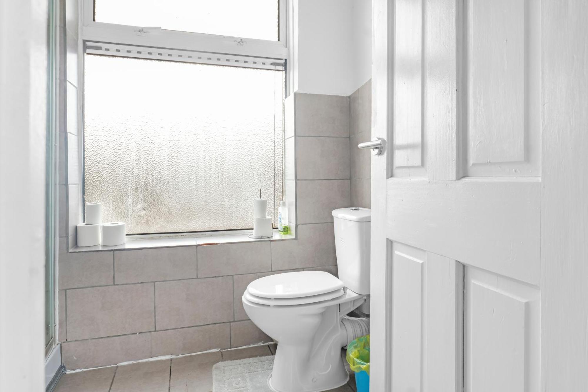 Rochdale 3 Bedroom House 2 Bath With Free Parking Sleeps 7 Kültér fotó