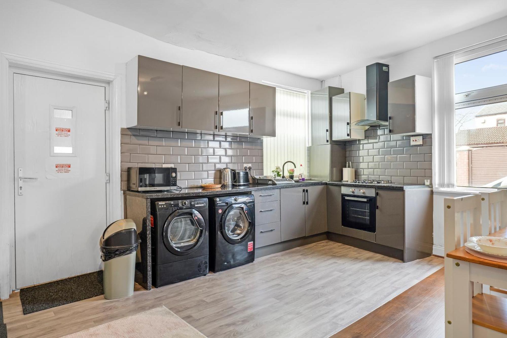 Rochdale 3 Bedroom House 2 Bath With Free Parking Sleeps 7 Kültér fotó