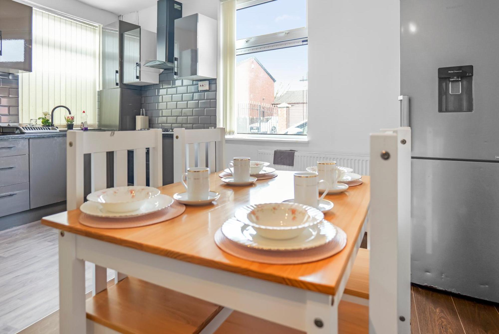 Rochdale 3 Bedroom House 2 Bath With Free Parking Sleeps 7 Kültér fotó