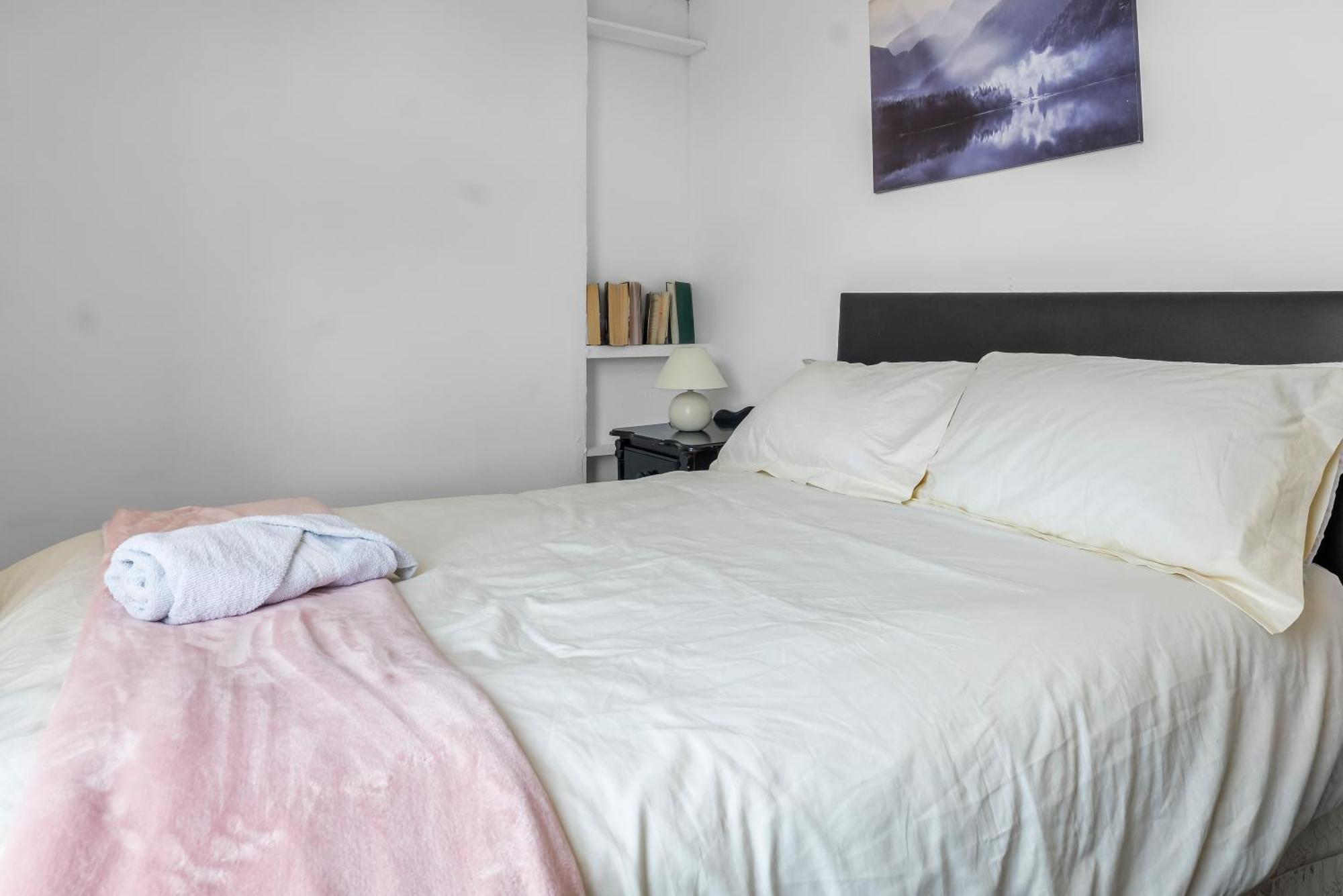 Rochdale 3 Bedroom House 2 Bath With Free Parking Sleeps 7 Kültér fotó